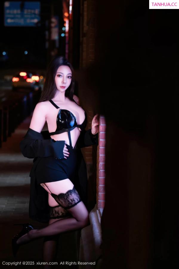 闫雪松 松果儿 [XiuRen]高清写真图 2025.10.23 No.10899 果儿Victoria第13张图片